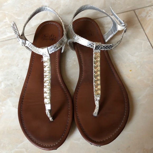 Sandals! - Picture 2 of 3